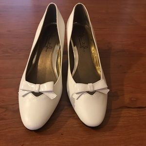 Soft Style by Hush Puppies heels with bow